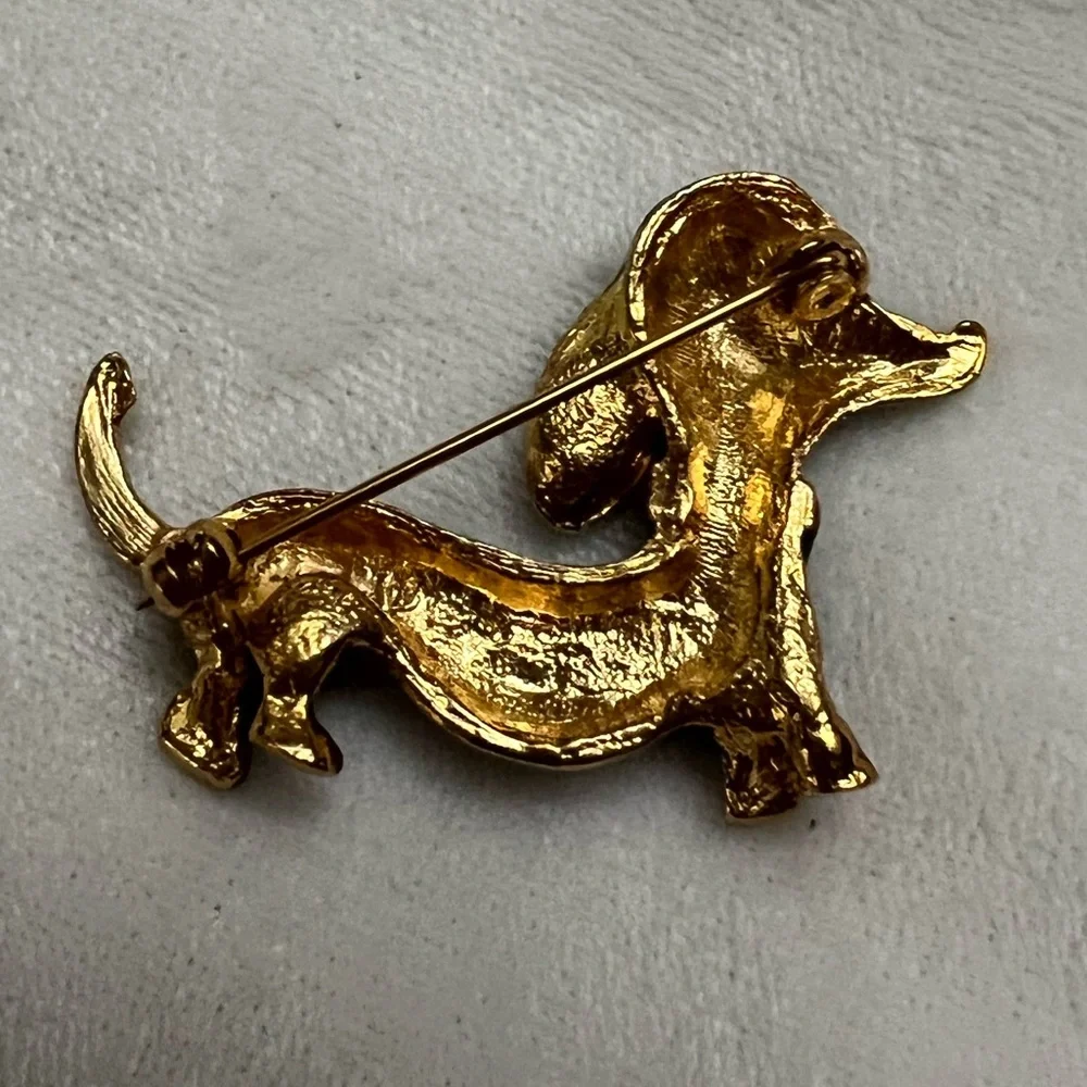 Vintage, Elegant Black and Brown Dachshund Brooch in excellent condition.